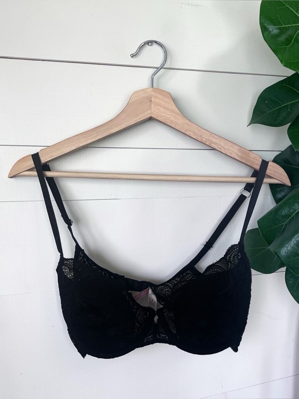Victoria’s Secret Very Sexy Black Lace Unlined Underwire Bra Size 34D
